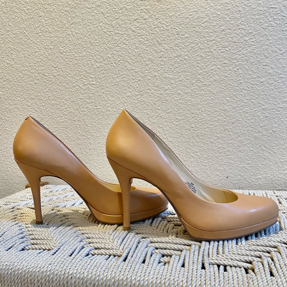 Nine West Kristal Medium Natural Heels Size 9
